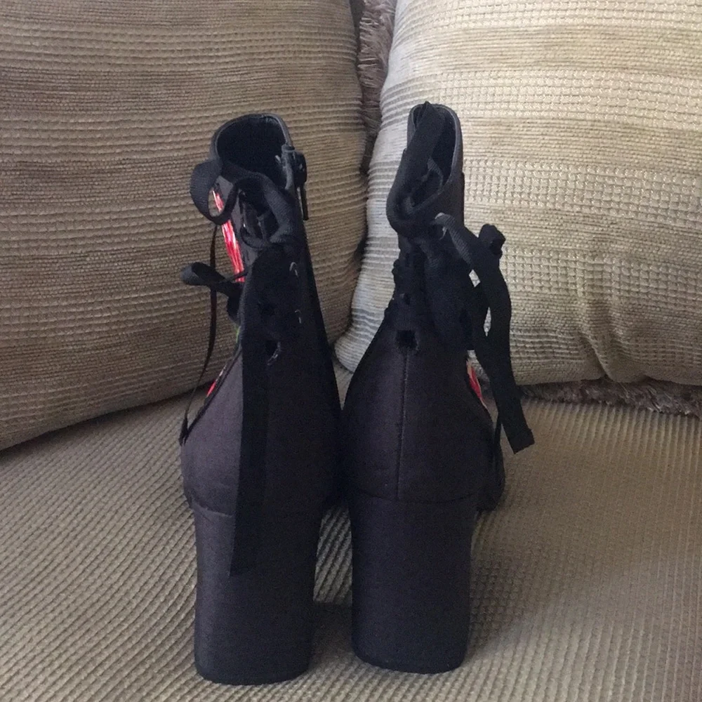 Asos Black embroidered flowers and butterflies ankle boots block heel size 8 - Picture 9 of 11